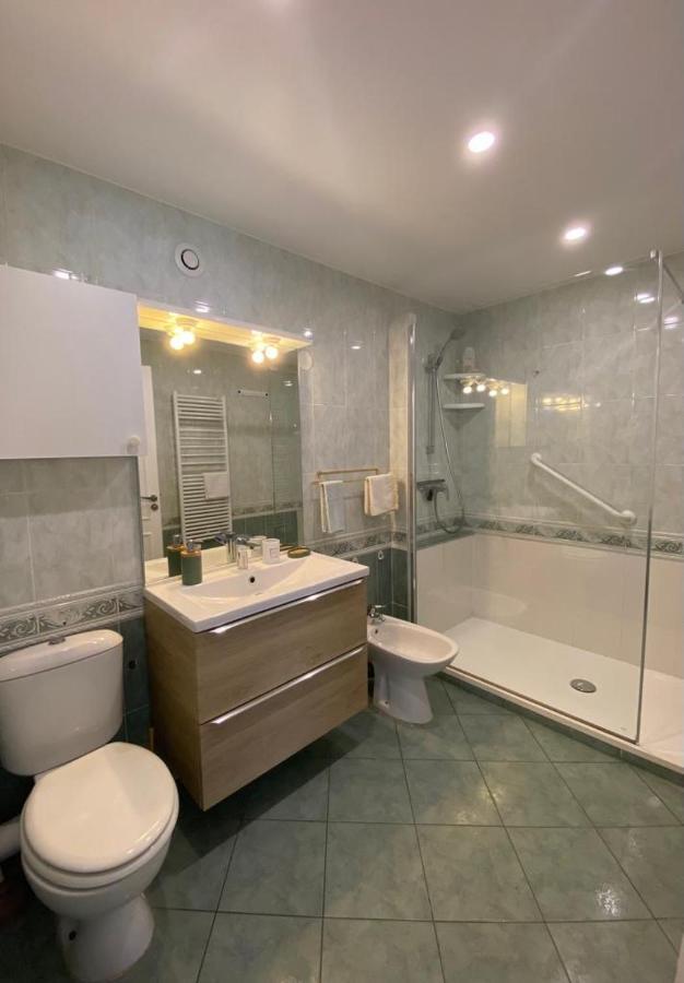 Tres Bel Appartement Entier Proche De La Mer 2 Chambres 1 Salon Vallauris Dış mekan fotoğraf